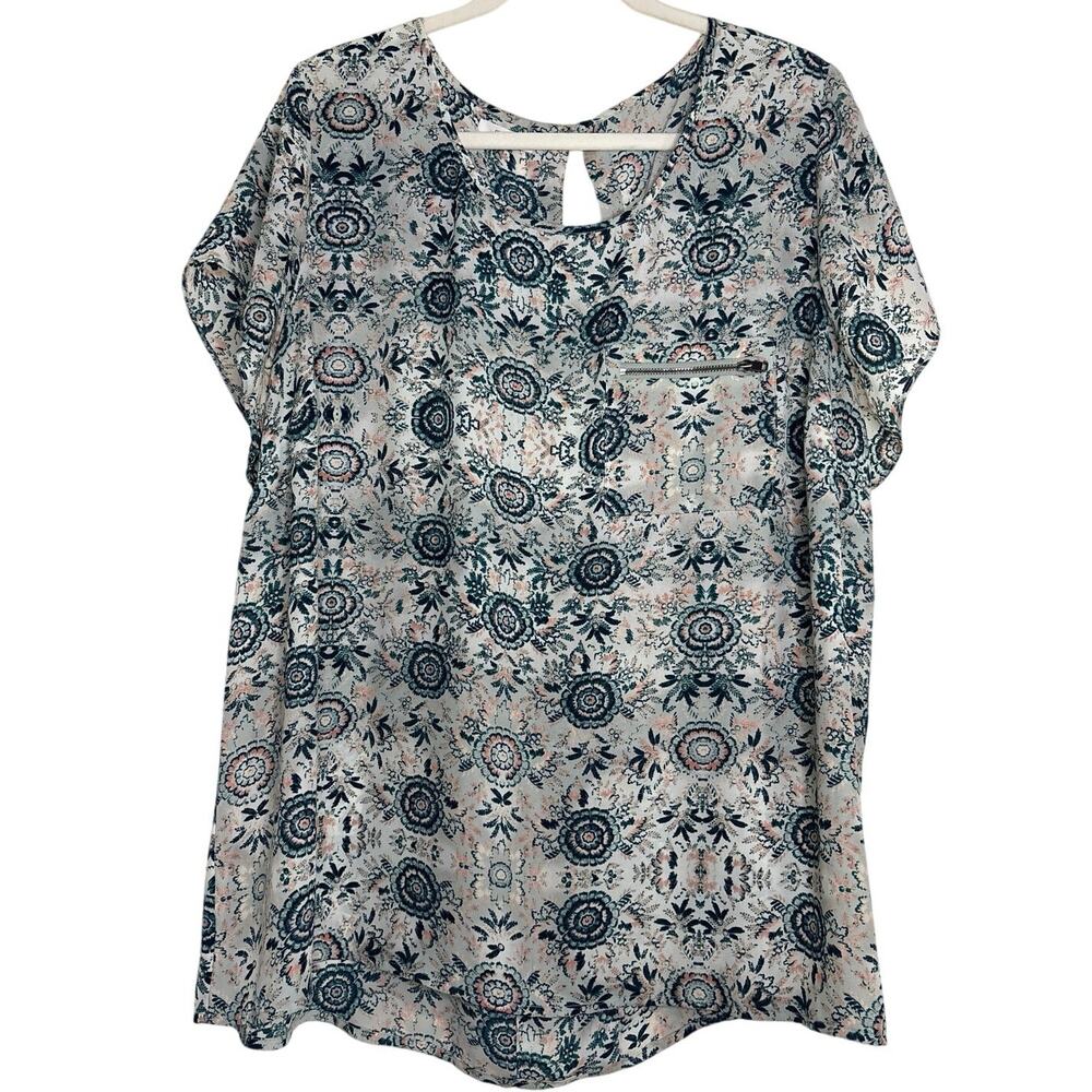 Maurice’s Plus Size short sleeve floral blouse with zipper pocket, size 2